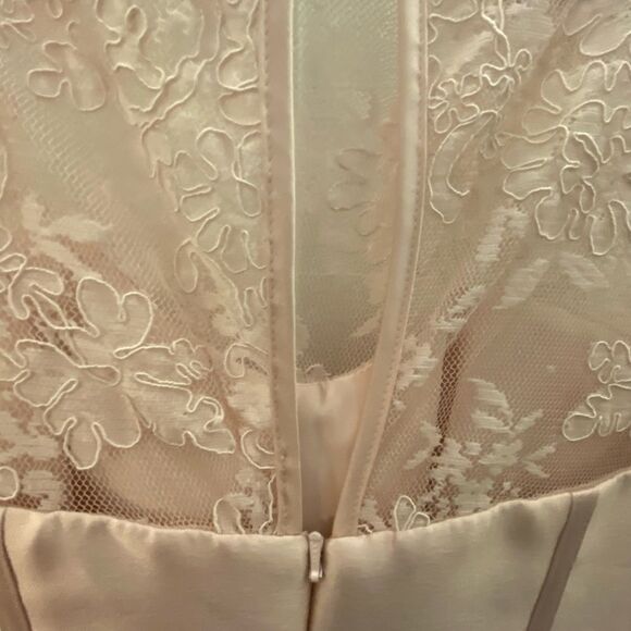 White by VERA WANG, lace peach dress, size 4 - Picture 8 of 13